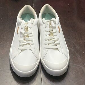 Dr. Scholl’s Time Off White Faux Leather Platform Travel Sneakers Size 8.